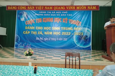 Học sinh THCS Phổ Văn dự thi Khoa học kĩ thuật cấp thị xã với sản phẩm “thùng rác thông minh” ở lĩnh vực phần mềm hệ thống.